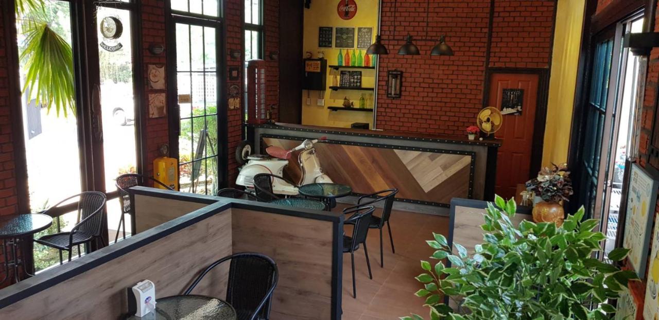 The Room Boutique Hotel Sakon Nakhon Exterior foto