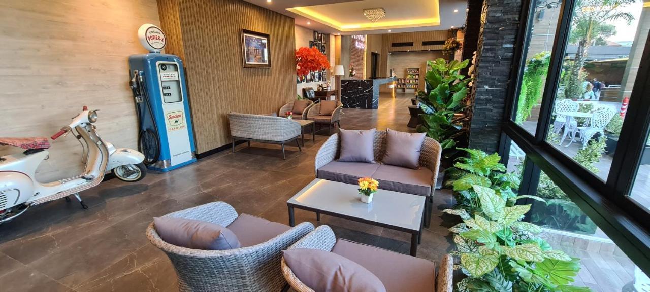 The Room Boutique Hotel Sakon Nakhon Exterior foto